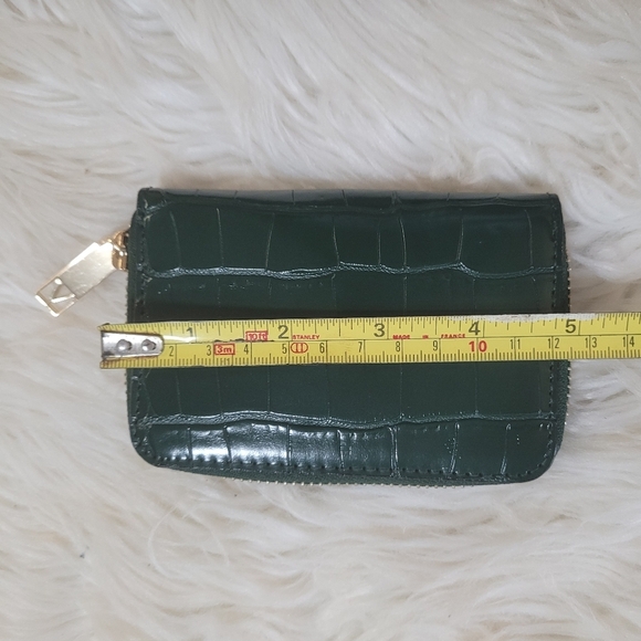 Victoria's Secret Green Crocodile-Embossed Wallet - Picture 2 of 5